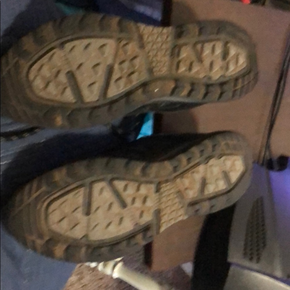 Shoes - Picture 2 of 4